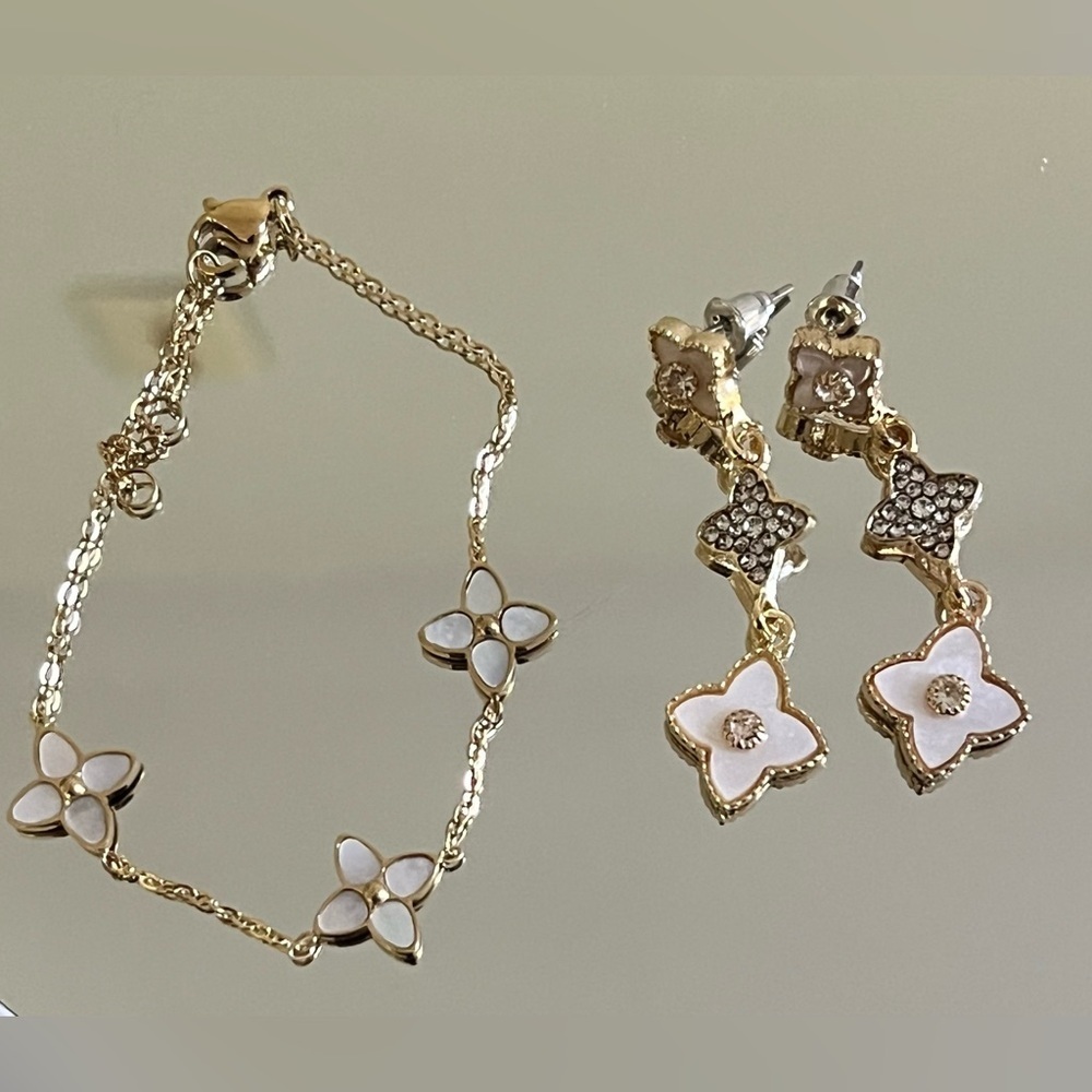18K Gold Plated Crystal Mother of Pearl Clover Bracelet & Earrings Set NEW